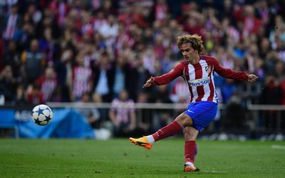 FN电竞-伯贝这头球抢点破门